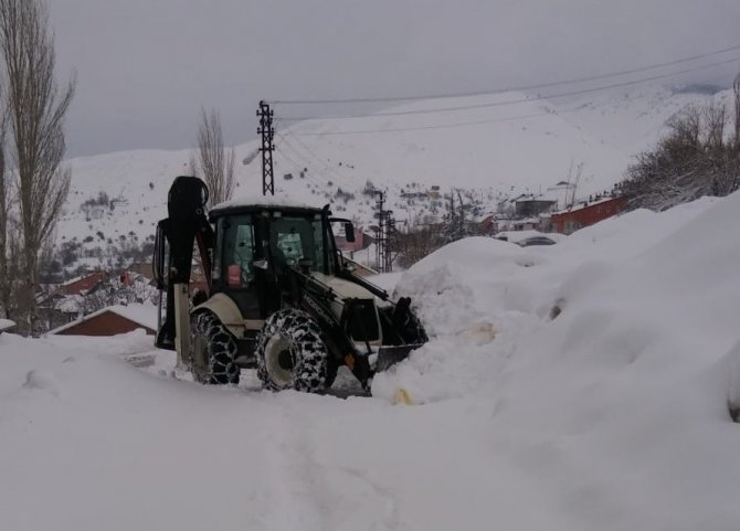 Tunceli’de kar 147 köy yolunu ulaşıma kapattı