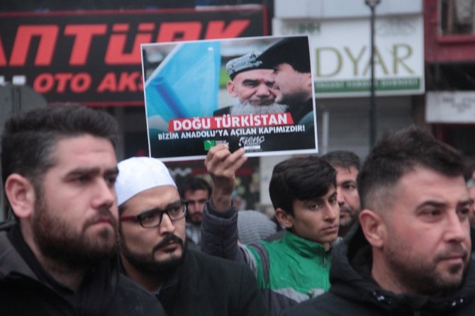Adana’da Çin’in Doğu Türkistan’daki politikaları protesto edildi