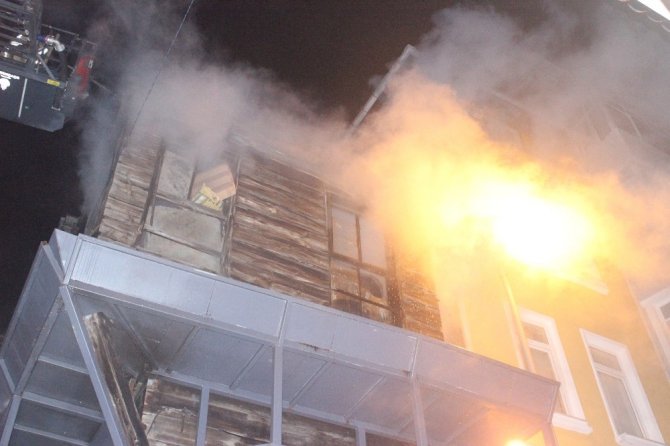 Beşiktaş’ta kullanılmayan binada yangın korku yaşattı