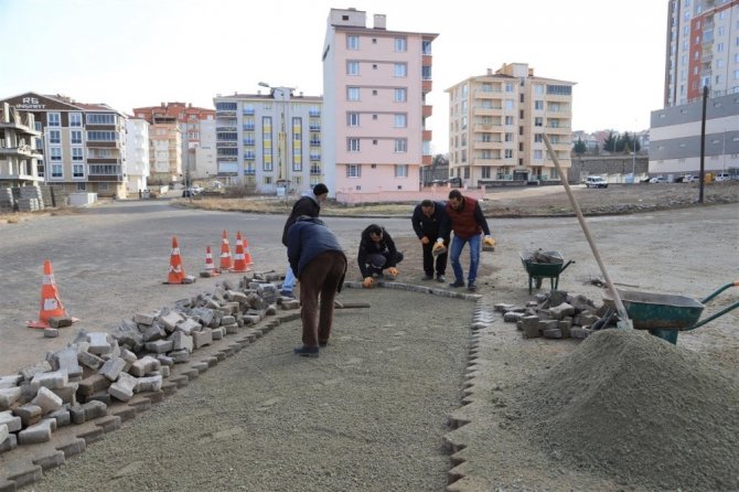Nevşehir Belediyesi ekipleri yol bakım ve tamir çalışmalarını sürdürüyor