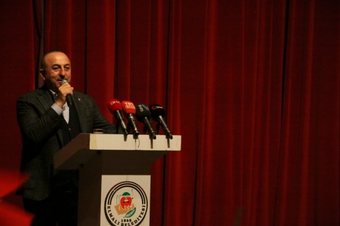Bakan Çavuşoğlu dış politikayı özetledi: "Diplomasi ise diplomasi, müzakere ise müzakere, rest ise rest"