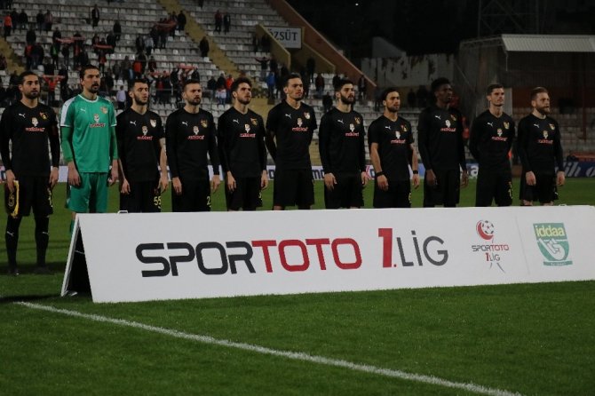 Spor Toto 1. Lig: Adanaspor: 1 - İstanbulspor: 0 (İlk yarı sonucu)