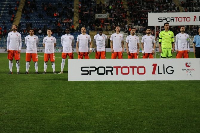 Spor Toto 1. Lig: Adanaspor: 1 - İstanbulspor: 0 (İlk yarı sonucu)