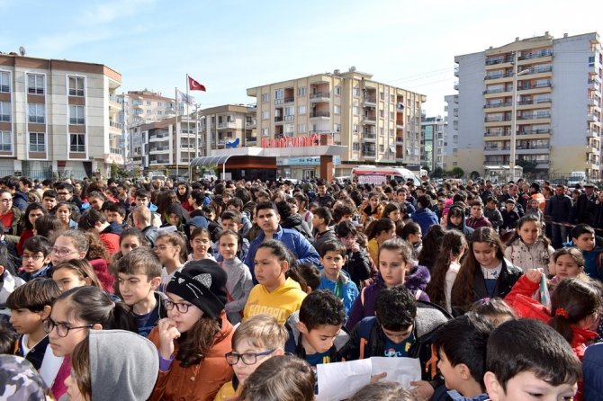 İzmir’de 10 bine yakın öğrencinin bursluluk sınavı heyecanı
