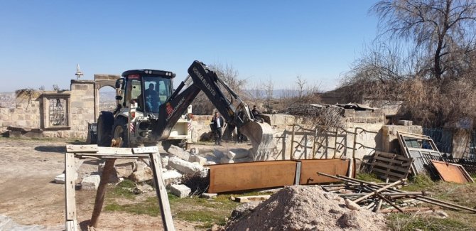 Kapadokya’da 7 kaçak yapı yıkıldı