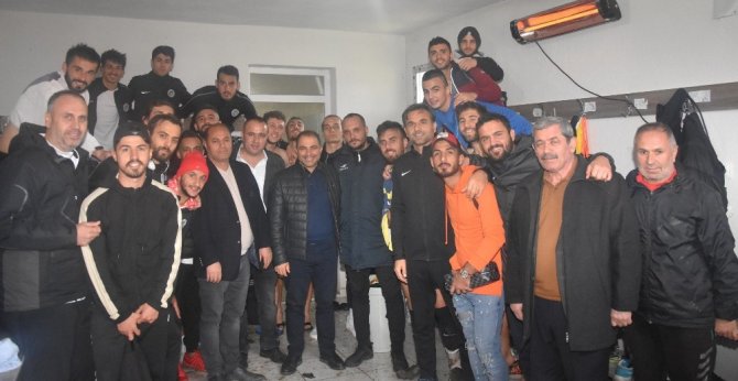 Alaşehir Belediyespor futbol ve voleybolda durdurulamıyor