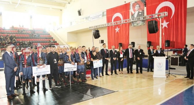 Başkan Cahan’a Türkiye Halk Oyunları Federasyonu’ndan teşekkür plaketi