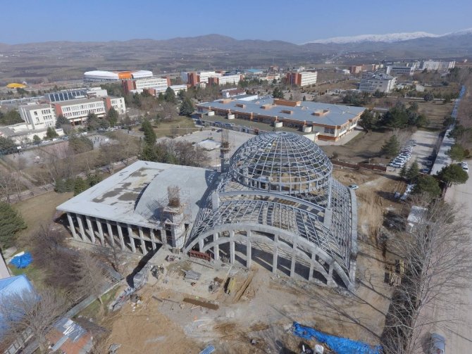 Üniversite Cami inşaatı devam ediyor