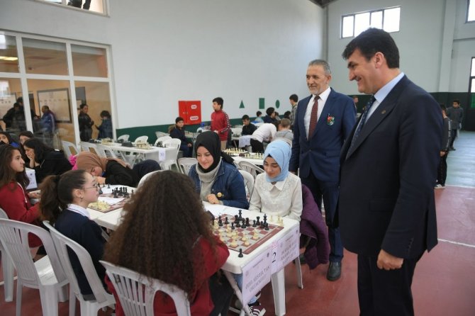 Okul Sporları Satranç Turnuvası başladı