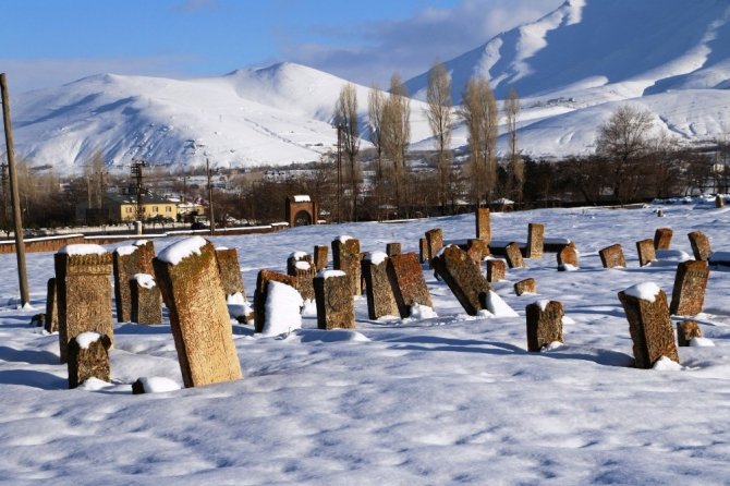 Selçuklu Mezarlığı kar altında