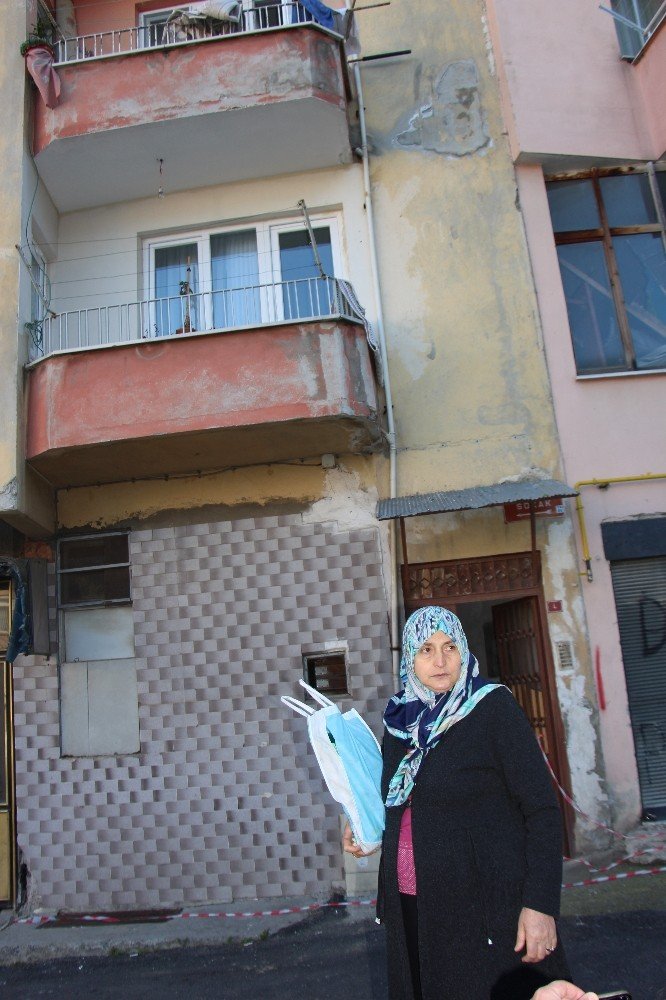 Trabzon’da çatlaklar nedeniyle boşaltılan 4 katlı binada incelemeler sürüyor