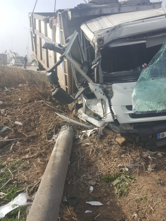 Bandırma’da kamyon kazası : 1 Yaralı