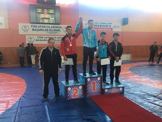 Güreş Eğitim Merkezi Sporcuları Kırşehir’den Şampiyonluklarla Döndü