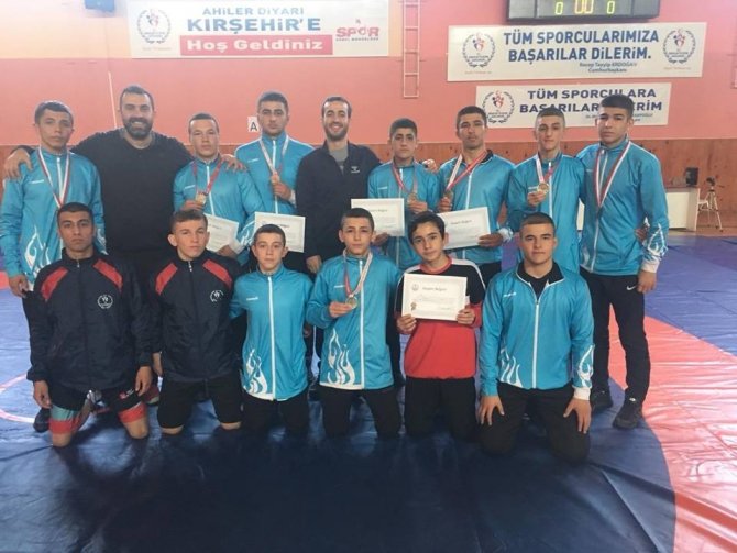 Güreş Eğitim Merkezi Sporcuları Kırşehir’den Şampiyonluklarla Döndü
