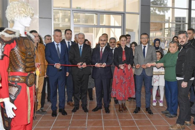 "Müzede Geleneksel Dokunuşlar" sergisi açıldı