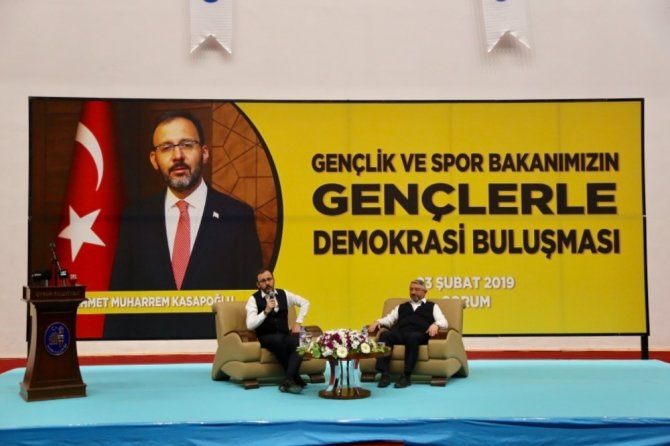 Bakan Kasapoğlu: "Türkiye’de demokrasi ve çoğulculuk batıdan daha ileride”