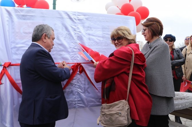 Kuşadası’nda kardeş kent Sinaia Parkı açıldı