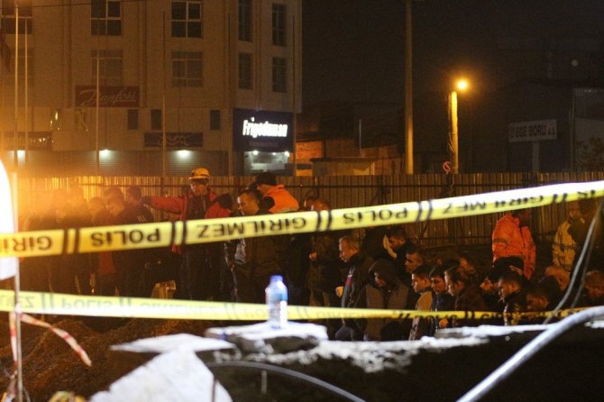 İzmir’deki göçük faciasında ulaşılan ikinci işçinin cansız bedeni enkazdan çıkarıldı
