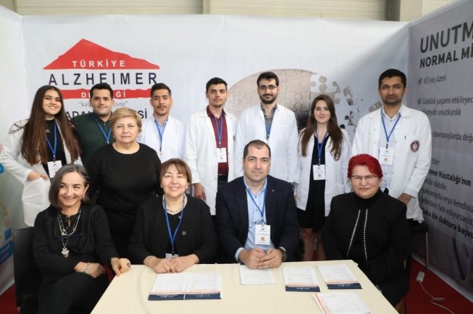 Türkiye Alzheimer Derneği Adana Şubesi Sağlık Festivali’nde stant açtı
