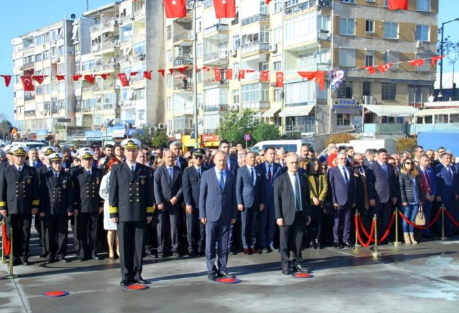18 Mart Şehitler Günü kapsamında Atatürk Anıtı’na çelenk sunuldu