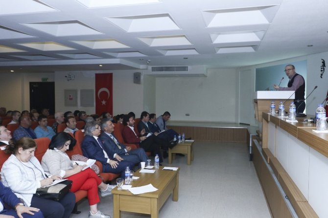Prof. Uzunoğlu’dan firmalara: “Kur riski almayın, kredilerden uzak durun, güç birliği yapın”