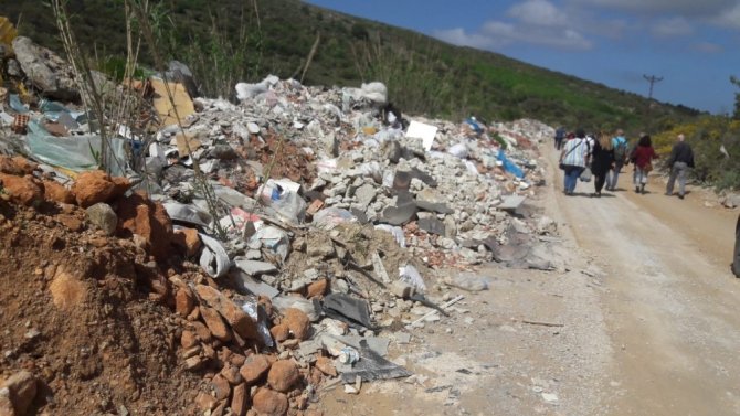 Datça’da doğaseverler çöp yığınlarıyla dolan derelerin temizlenmesini istiyor