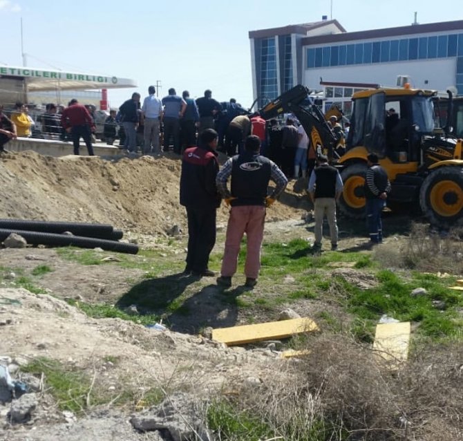 Konya’da istinat duvarı çöktü: 4 işçi yaralı