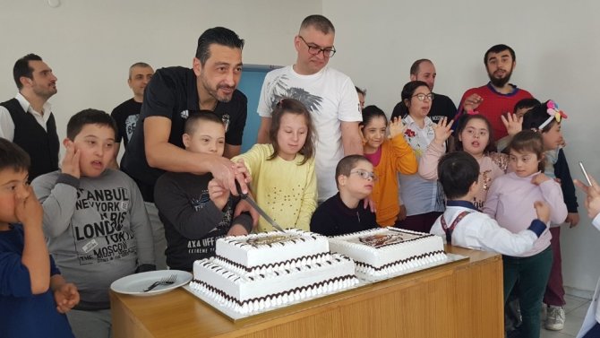 Beşiktaşlılar Derneği özel öğrencileri mutlu etti