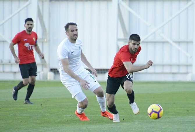 Atiker Konyaspor özel maçta Eskişehirspor’la 1-1 berabere kaldı