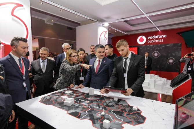 Vodafone’un Uludağ Ekonomi Zirvesi’ndeki standına büyük ilgi