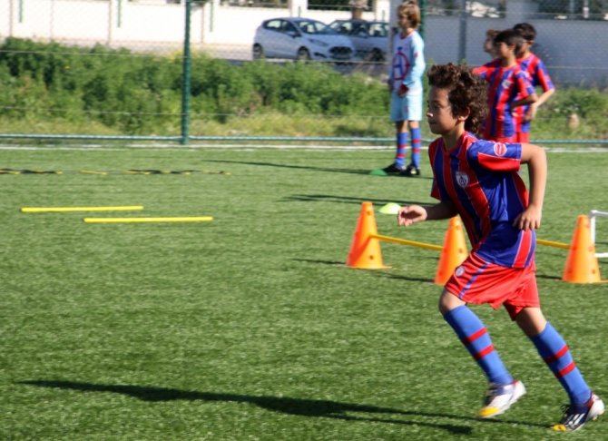 Türkiye’de 2019 yılının en genç lisanlı futbolcusu Antalya’dan
