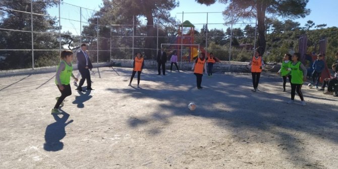 Karaisalı’da bir köy okulu futsalda Adana üçüncüsü oldu
