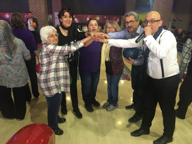 Emekliler Bowlingde stres attı