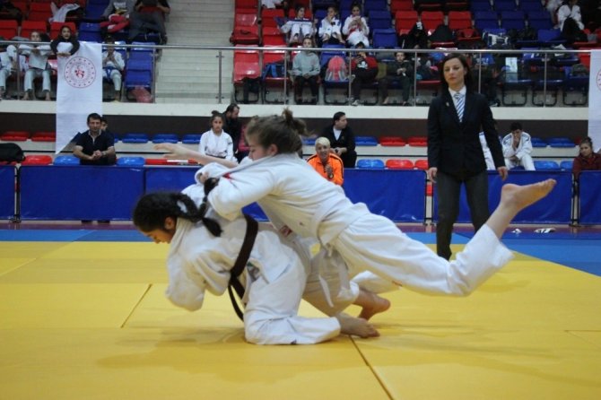 ’Okul Sporları Judo Yıldızlar Grup Birinciliği’ Karabük’te başladı