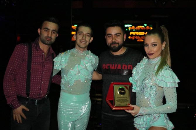 Dünya Latin Dansları Şampiyonu Emek ve Büşra’dan dans şov