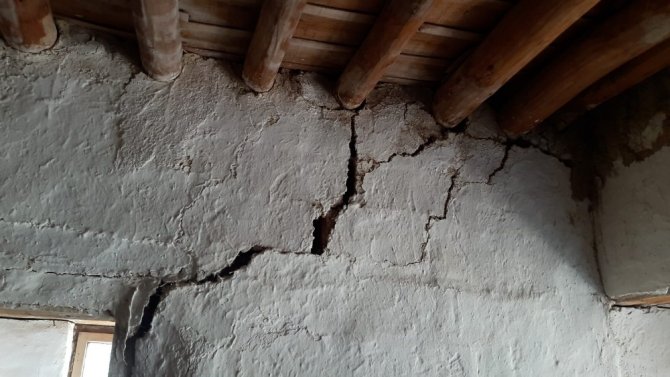 Malatya’da depremde bazı evler hasar gördü