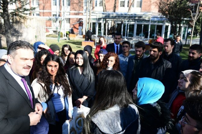 Rektör Çomaklı Mardin Büyükşehir Belediyesi Gençlik Merkezi öğrencileri ile buluştu