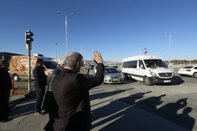 Başkan Çelik, üst kısmı trafiğe açılan Terminal Katlı Kavşağı’nda incelemelerde bulundu