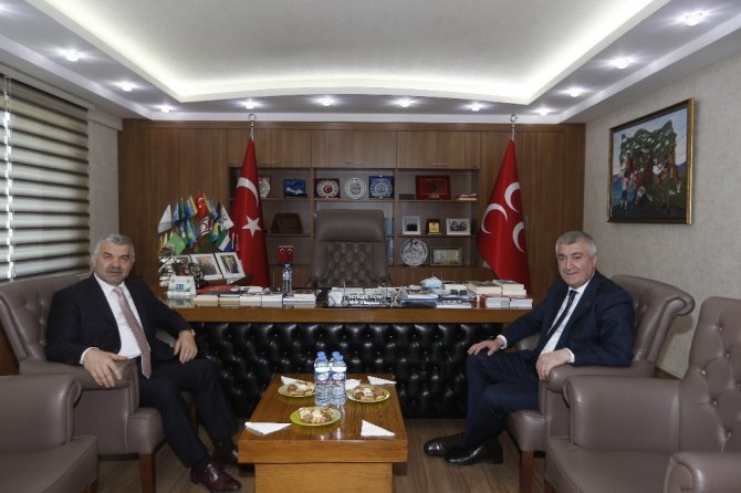 Başkan Çelik, veda ziyaretleri kapsamında AK Parti, MHP, CHP ve İyi Parti İl Başkanlıklarını ziyaret etti