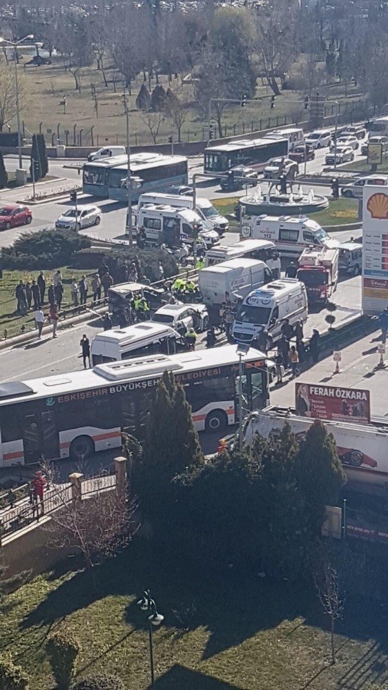 Eskişehir’de feci kaza, 15 yaralı