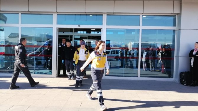 Kayseri Havaalanı’nda silah sesleri duyuldu, yaralı polisler var