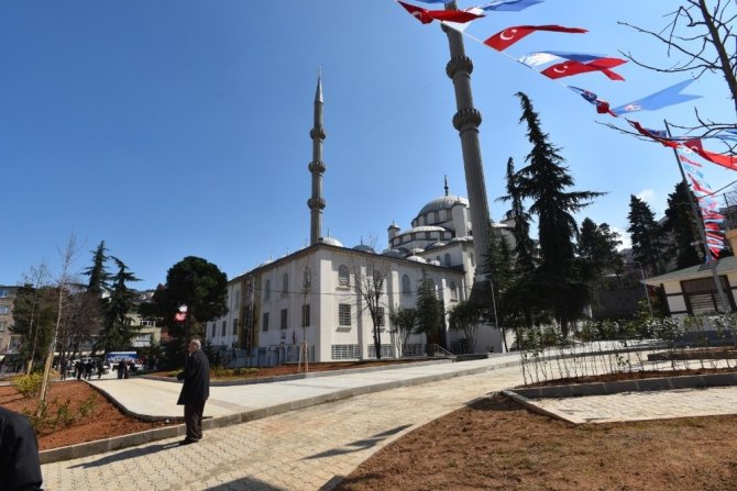 Mehmet Akif Ersoy Camisi’ne yakışır çevre düzenlemesi tamamlandı