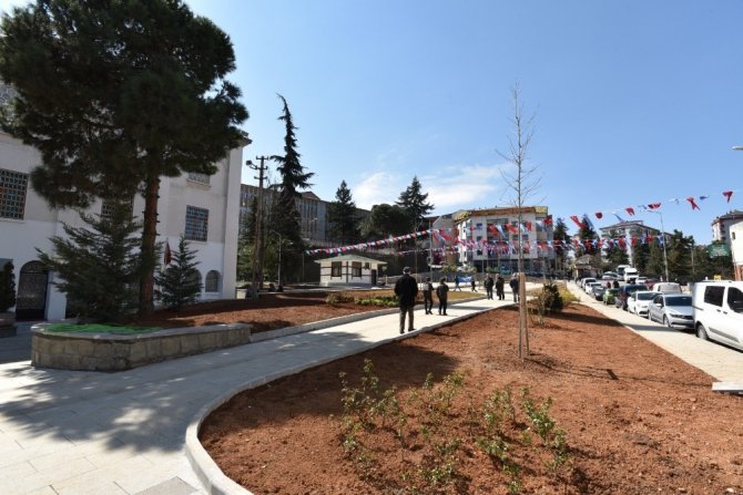 Mehmet Akif Ersoy Camisi’ne yakışır çevre düzenlemesi tamamlandı