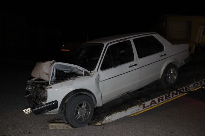 Karaman’da otomobil park halindeki otobüse çarptı: 1’i ağır 2 yaralı