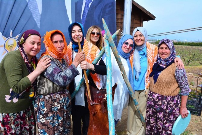 Ayşen Zeybekci, Torbalı’da kadınlarla bir araya geldi