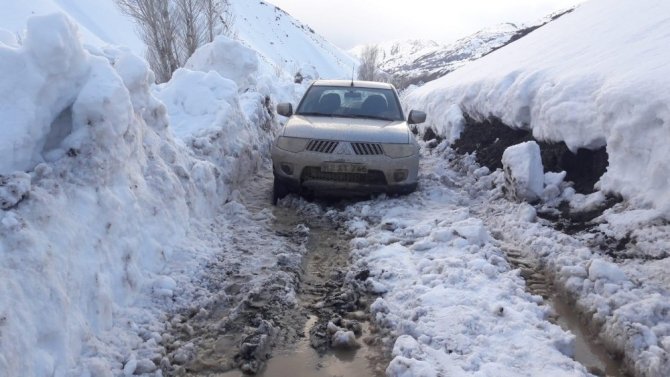 Karlıova’da kar yağışı yeniden başladı
