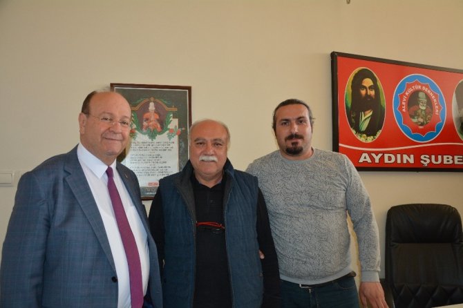 Başkan Özakcan esnaf ziyaretlerini sürdürüyor
