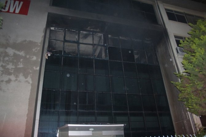 İzmir’de korkutan iş yeri yangını