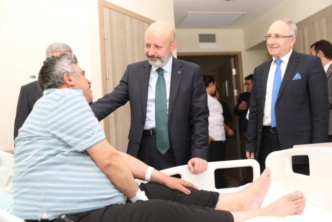 Başkan Çolakbayrakdar’dan hastalara moral ziyareti