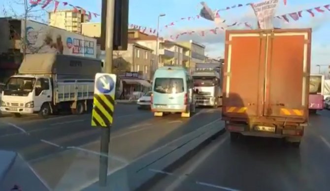 Sancaktepe’de minibüsçü terörü kamerada